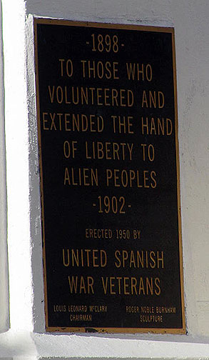 Close-up on the sign on the monument above.