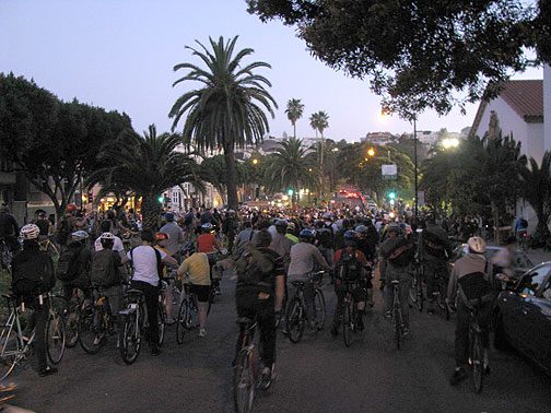 A long pause with bike lifts at 18th and Dolores before dispersing, mostly into the adjacent park...