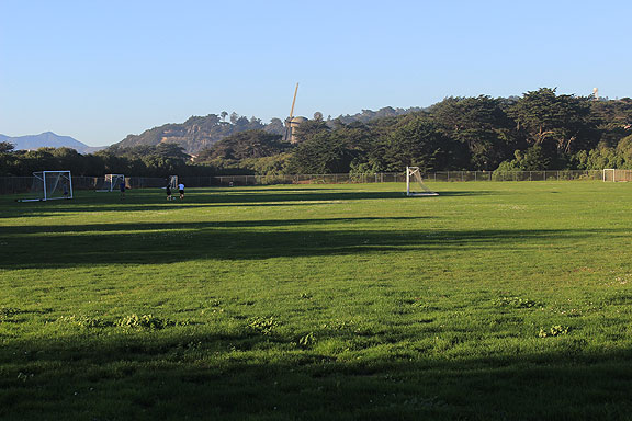 This is the Golden Gate Park soccer fields near Ocean Beach that are now being dug up and covered with astroturf after the frustrating passage of Prop I and defeat of Prop H in recent election... at least the pro-carmageddon Prop L was soundly defeated!