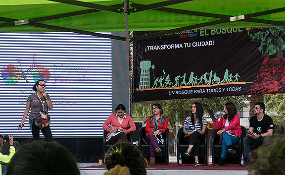 Mujeres en Bici presenting at El Bosque, one of four sites where the World Bike Forum was held in Santiago. Their book on women cycling is here: https://www.scribd.com/doc/306936491/Mujeres-en-Bici-Una-expresio-n-de-libertad-que-trasciende-fronteras