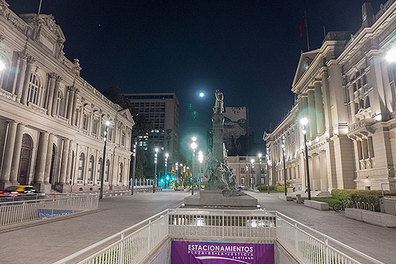 A night ride to see the sights brought to the Plaza de la Justicia where the moon rising added to the drama of the architecture.