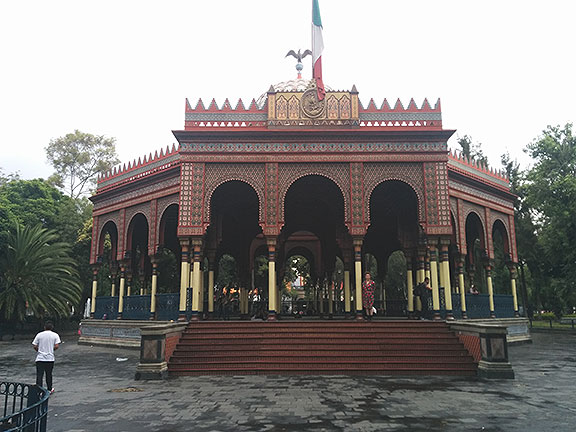 This amazing islamic-inspired gazebo sits in the middle of the Alameda de Santa Maria de Ribera.